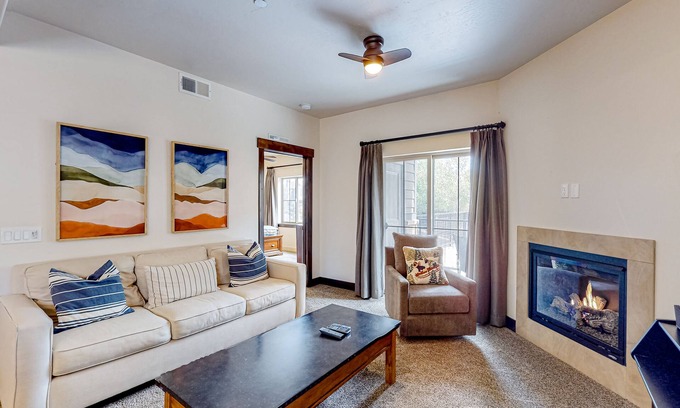 Bear Hollow Village Condo | Light-filled condo near Canyons Village with mountain view, pool & hot tubs