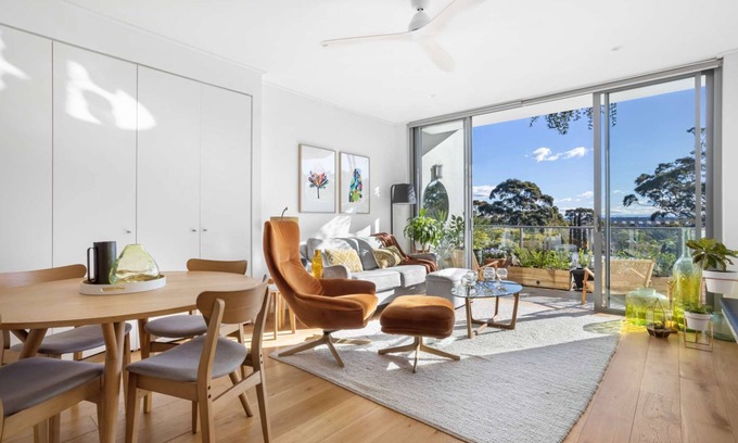 Lane Cove Apartment | Light, stylish 1BR apartment near shops and transport with parking