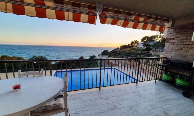 Costa Daurada Apartment | Lighthouse, beachfront apartment