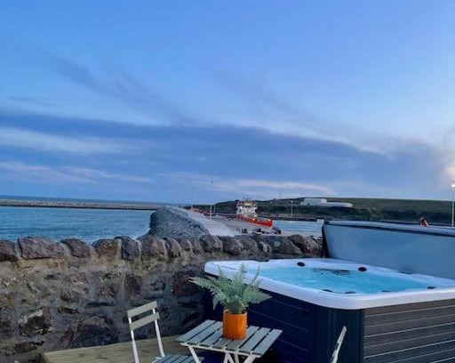 Central Aberdeen House | Lighthouse Cottage With Hottub