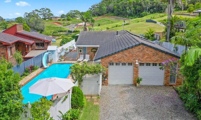 Port Macquarie House | Lighthouse Vaccay - family beach house with pool
