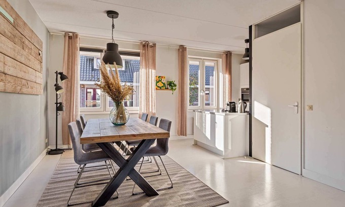 Stratum House | Lighting Stays Summar