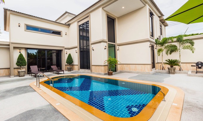 Central Pattaya Villa | Like Family-Friendly
