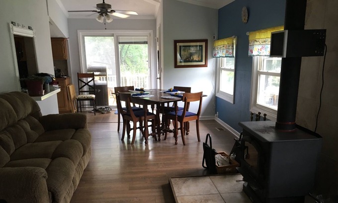 Independence House | Like visiting Grandma! 2 Bedroom Home near Kansas City stadiums.