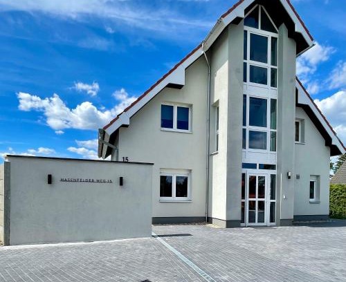 Petershagen b Fredersdorf b Berlin Apartment | LikeHome gemütliches Privatzimmer im Haus, Hasenfelder Weg 15 in Heinersdorf