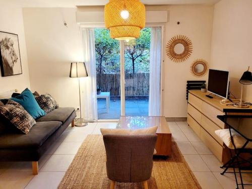 Waldeck-Sully Apartment | Lil Bretech - T2 avec terrasse, parking et WiFi