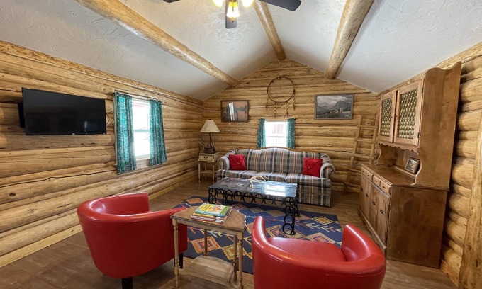 Dubois Cabin | Lil' Cabin on the Wind River - newly renovated, in town location!