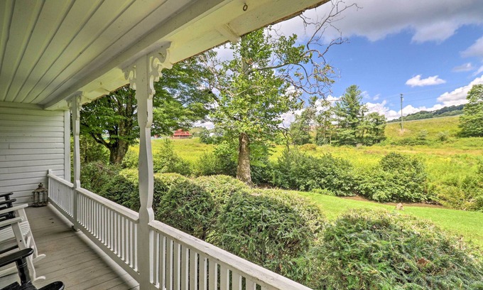 West Jefferson Cottage | 'Lil Red Hen' Cottage in the Boone Area w/Hot Tub