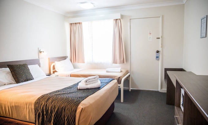 Goulburn Bed & Breakfast | Lilac City Motor Inn Standard Twin Room 5
