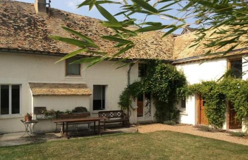 Saint-Lubin-de-la-Haye Bed & Breakfast | Lilac cottage