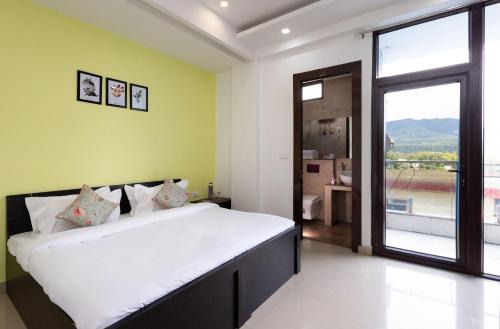 Rishikesh Apartment | Lily 3BHK by Wabi Sabi Stays with Private Balcony