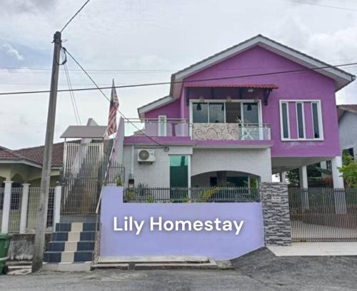 Kampung Permatang Badak House | Lily's Guesthouse Kuantan City