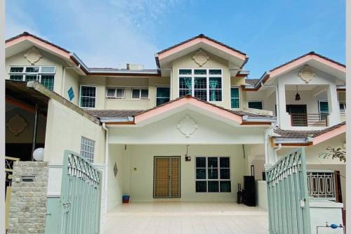 Tanah Rata House | LILY VACATION HOME at CAMERON HIGHLANDS - 12 PAX,FREE WiFi w CARPORCH