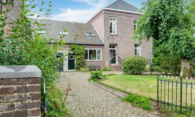 Swolgen Villa | Limburg Mansion with Spa near Forest