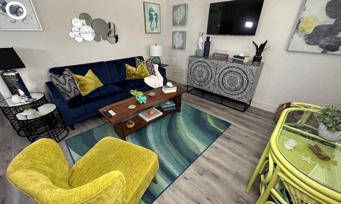 Downtown House | Lime @ El Tropicale Vacation Rentals Downtown Sarasota