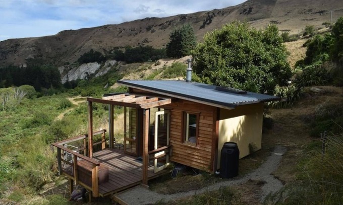 Broomfield Cabin | Lime Hut with wood burning sauna - Waipara Narrows offgrid