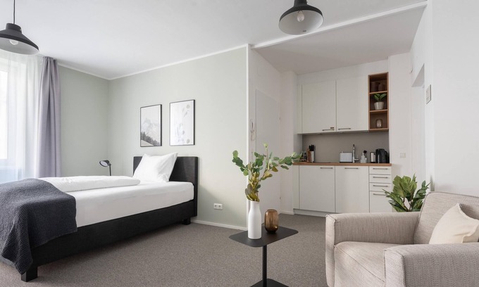 Innere Stadt Apartment | limehome Linz Friedrichstr | Single Suite L