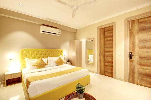 Sector 51 Hotel | Limewood Stay - Mall 51