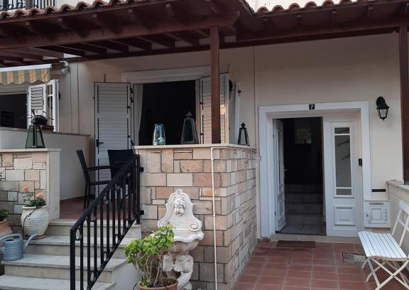 Paphos House | Limnaria Deluxe Maisonette