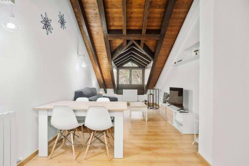 Escarrilla Apartment | LINA by Cardi Suites