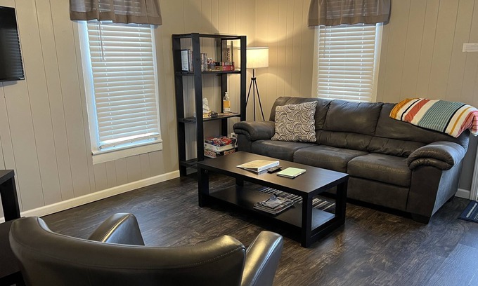 Litchfield House | Lincoln House; Litchfield, IL; Pets welcome