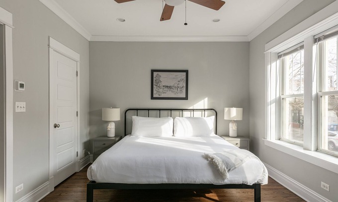 Chicago Apartment | Lincoln Square Oasis - Bright, Clean and in Great Location