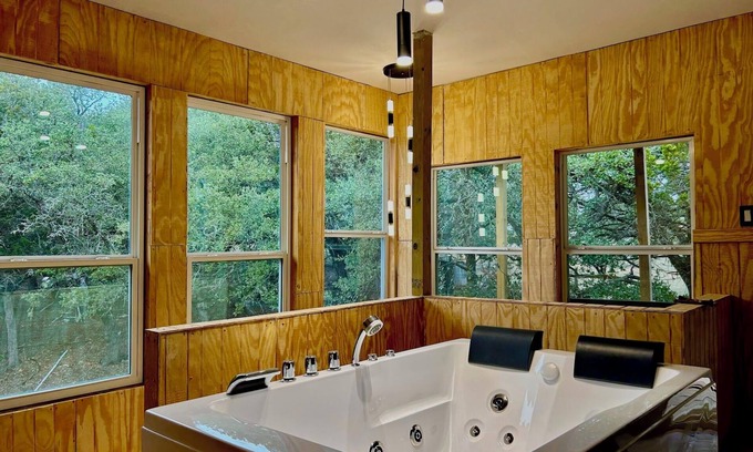 Boerne Cabin | Lindavista Deluxe Panoramic Treehouse Cabin W/Jacuzzi on 40+ Acre Sanctuary.