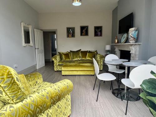Bedford Apartment | Linden Garden apartment