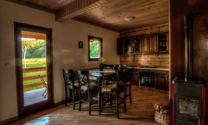 Velika Plana Apartment | Linden Tree Retreat & Ranch