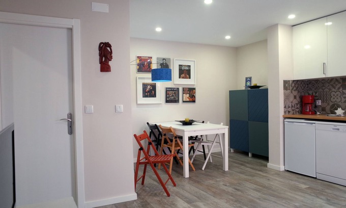 Costa de Caparica Apartment | Lisbon Beach Apartments 7. Beach 5 minutes -terrace-barbecue-pets allowed-wifi