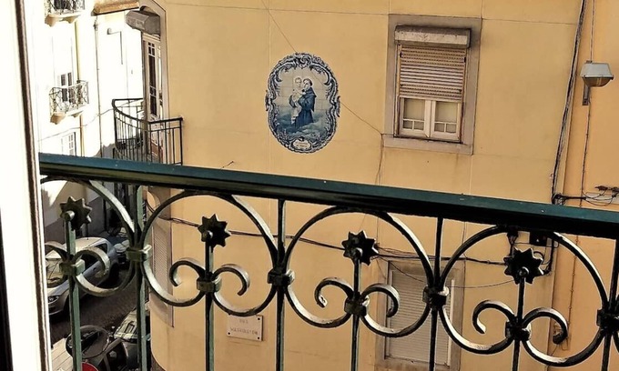 Lisbon Old Town Apartment | Lisbon charm Tejo view