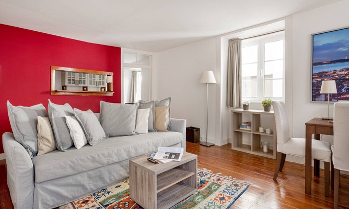 Misericordia Apartment | Lisbon Cozy Nest in Santa Catarina