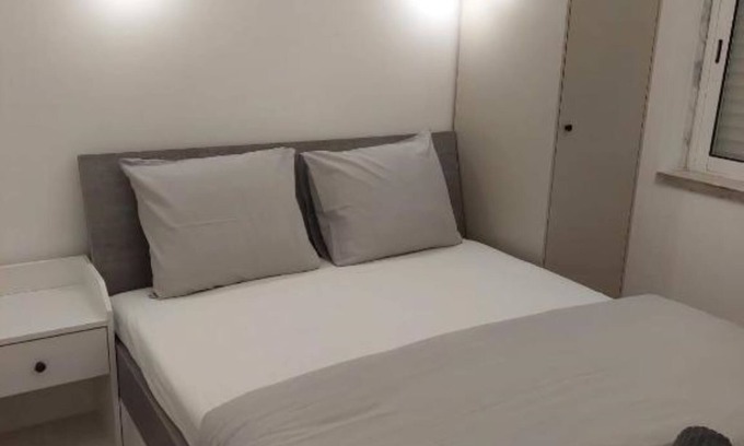 Cacilhas Apartment | Lisbon South Bay Rooms Deluxe - Double Room with Private Bathroom
