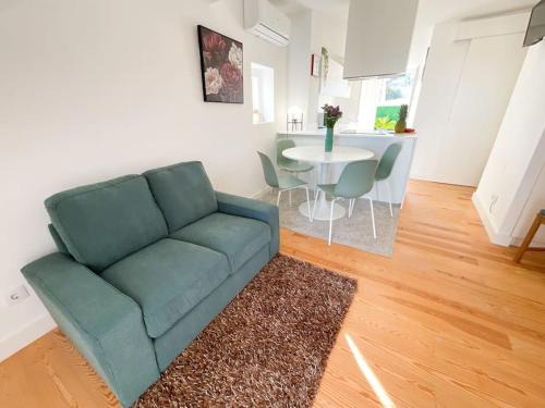 Santos Apartment | Lisbon Sun River View Balcony Apt