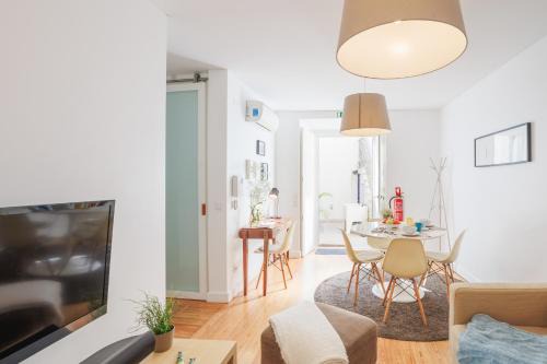 Santos Apartment | Lisbon Sunny Terrace Lapa Santos