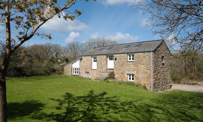 Sancreed House | Lisbue Barn - idyllic dog friendly escape within easy reach of beaches, parking