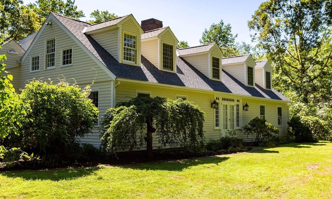Litchfield House | LITCHFIELD CHARM! Sleeps 10, spacious country home for family gatherings.