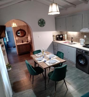 Skiathos Apartment | Litsa's House Platanias