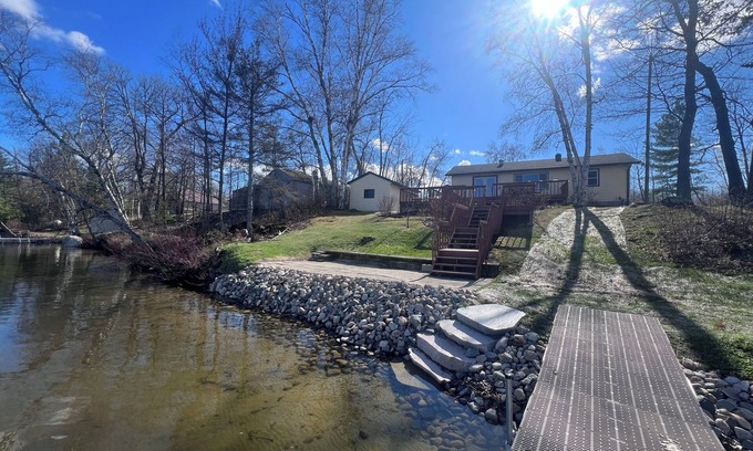 Grand Rapids House | Little Bass Cabin - Kayaks & Clear Water Swimming