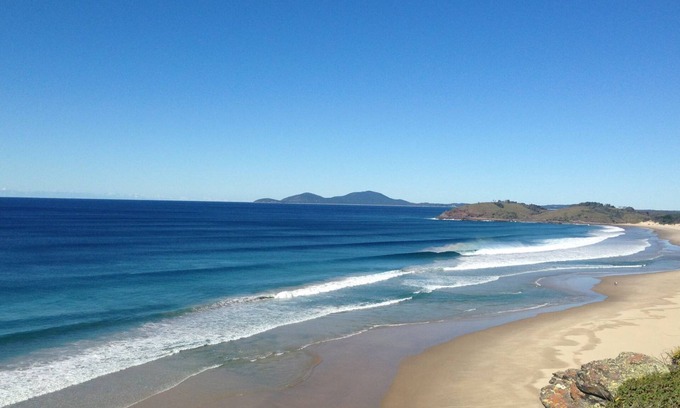 Scotts Head House | LITTLE BEACH LOOKOUT