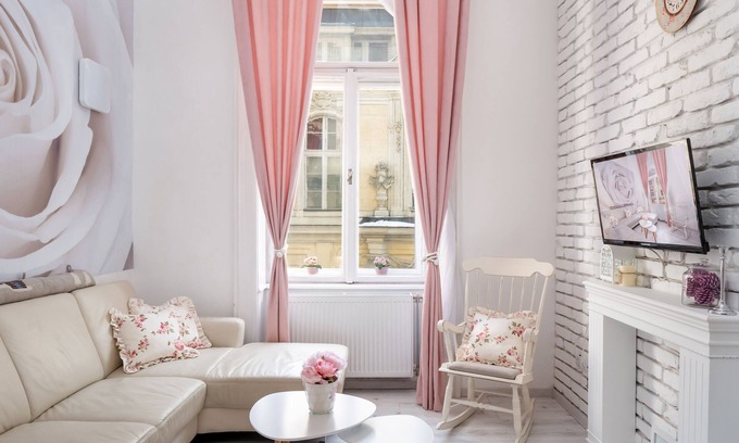 Ujlipotvaros Apartment | Little bit of Heaven