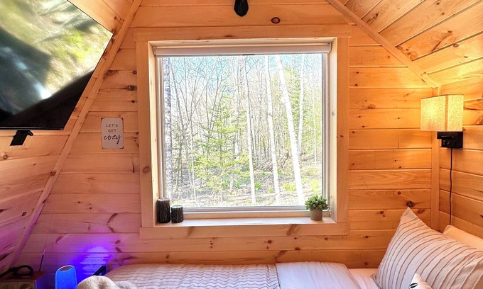 Athol Cabin | Little Black Aframe by the Brook- 5m to Waterfall