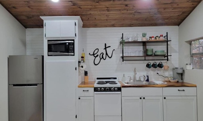 Blocker Apartment | Little Blue Charming Lakefront