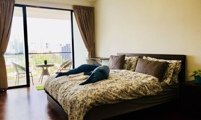 Tanjung Bungah Apartment | Little Cabin Gurney Seaview Luxury Studio