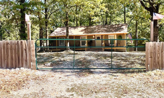 Mid America Cabin | Little cabin just minutes from the North end of Lake Quachita.