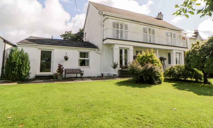 Dousland Cottage | LITTLE CLAREMONT, pet friendly, with a garden in Yelverton