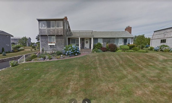 Little Compton House | Little Compton: Sweeping ocean view, 5min walk 2 beach, big yard w/patio, 4 BRs