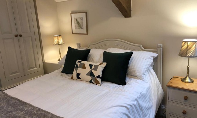 Pulham House | Little Coombe, Bookham Court