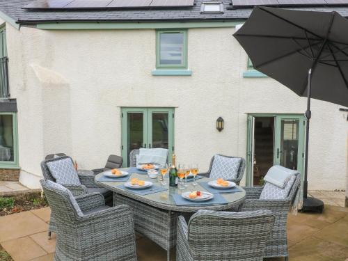 Saint Anns Chapel House | Little Coombe