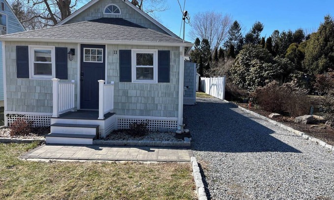 Saybrook Manor Cottage | Little Cottage of Gratitude Saybrook Manor walk to beach